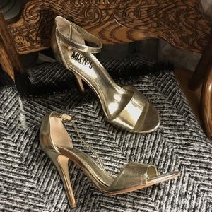 4" Metallic Gold Sandal (size 6.5)
